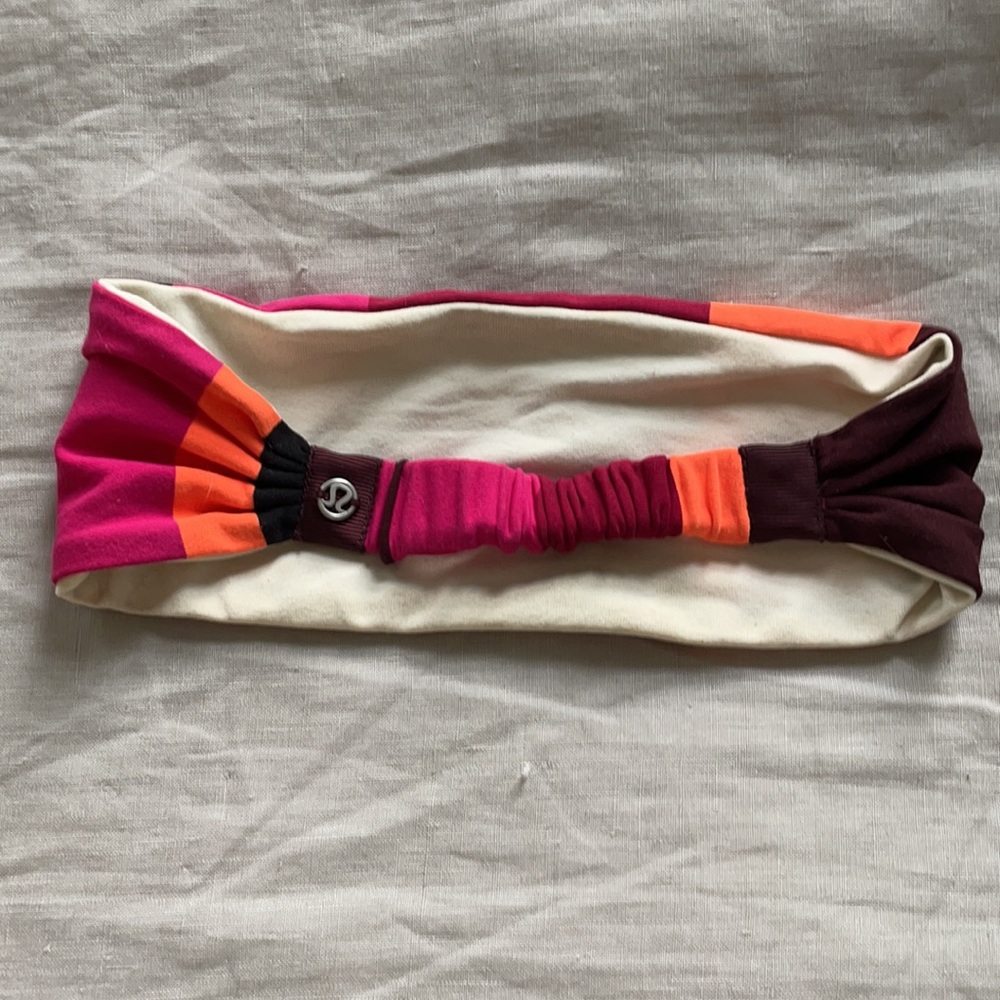 💋 Lululemon Headband - Picture 2 of 3